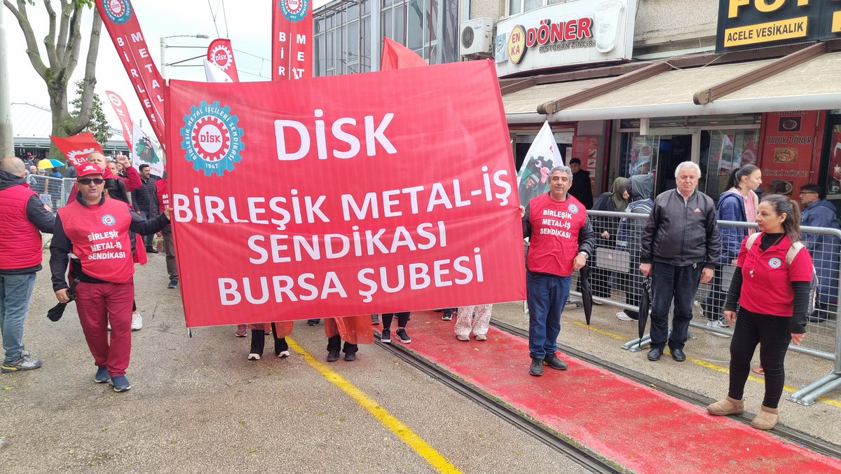 BmisBursaSube's tweet photo. Emeğimiz, ekmeğimiz, geleceğimiz için alanlardaydık✊

#Yaşasın1Mayıs https://t.co/KeXtDTCPtP