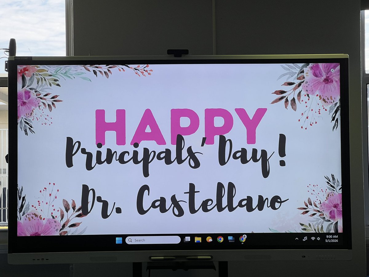 CastellaAlli's tweet image. An honor to lead and serve alongside such an amazing @SharksSrhs staff! Thank you for the recognition today! Lots of love for Shark Nation! #Bestdayever @RachelCapitano