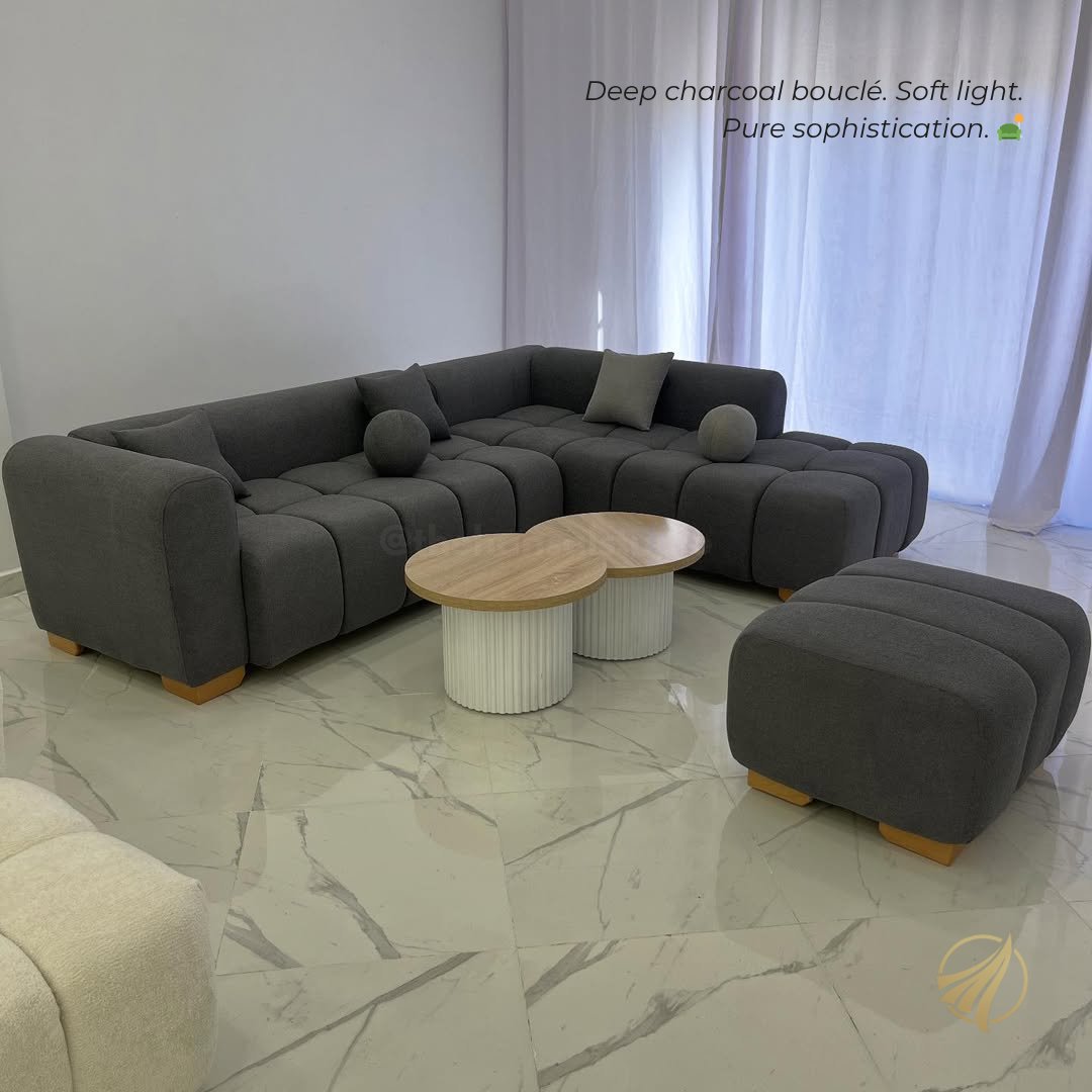 TheHansalStudio's tweet image. Taupe bouclé. White marble. Warm earth tones. 🤎

This is quiet luxury — furniture that doesn't chase trends, it outlasts them.

Every piece made to order. YOUR fabric. YOUR size.

We come to YOUR home. Free. 🏠

📲 DM us. #TheHansalStudio #QuietLuxury
