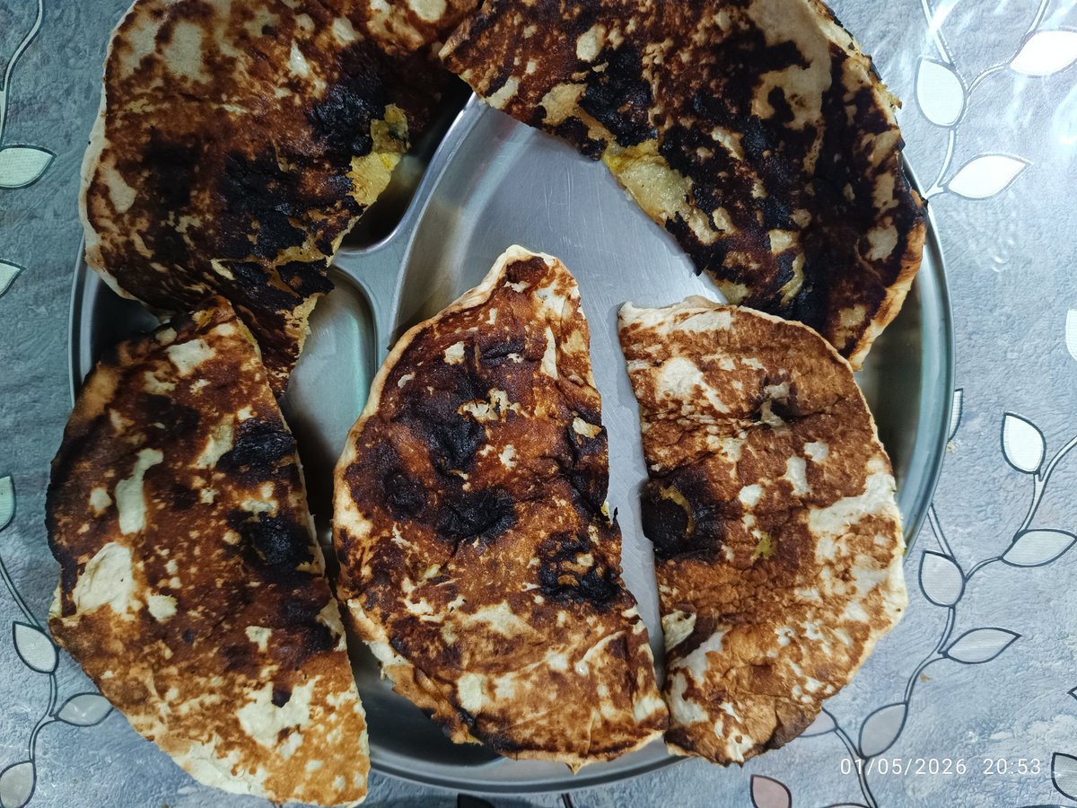 THISIZAKS's tweet photo. @SwiggyCares @Swiggy how can you close this conversation without giving solution. my complaint. CAN YOU EAT THIS Mr @harshamjty ? Y cnt your CC agent call me ? What service u r giving. This is y u r going down as an service provider. https://t.co/3k3K0cao70