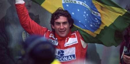 MASMOTORES's tweet photo. El eterno recuerdo a Ayrton Senna: «Tristeza não tem fim»
El 1° de mayo de 1994, el tricampeón del mundo, ganador de 41 carreras, dueño de 65 "poles" y 80 podios, perdía la vida durante el Gran Premio de San Marino, en el Autódromo Enzo e Dino Ferrari. https://t.co/LUSsmzVI8m