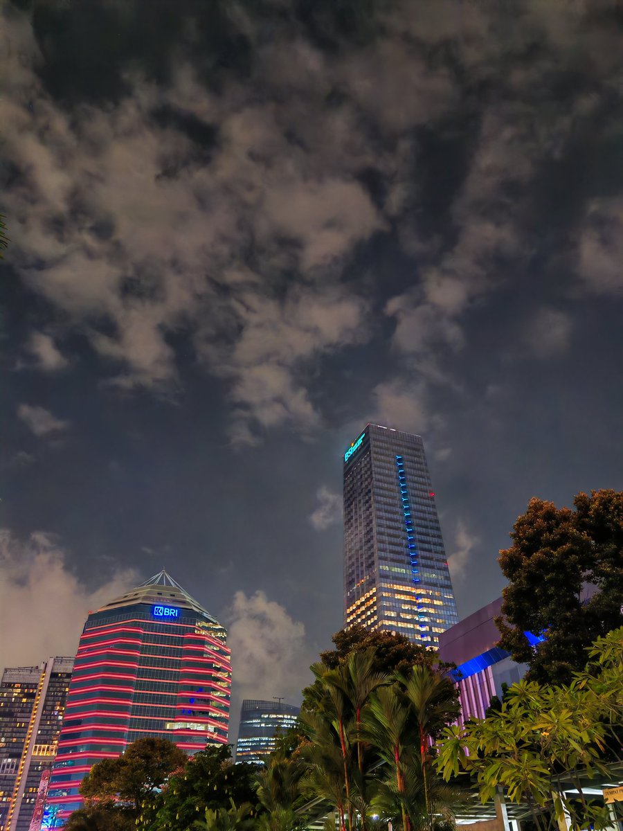 euisaqmal's tweet photo. WTP foto2 di gallery HP-ku.
Isinya foto langit yg diambil setelah pulang kerja. Lokasinya sama.

Sukak bgt hasil jepretannya jelas bgt 💙 https://t.co/85xtJLMteR