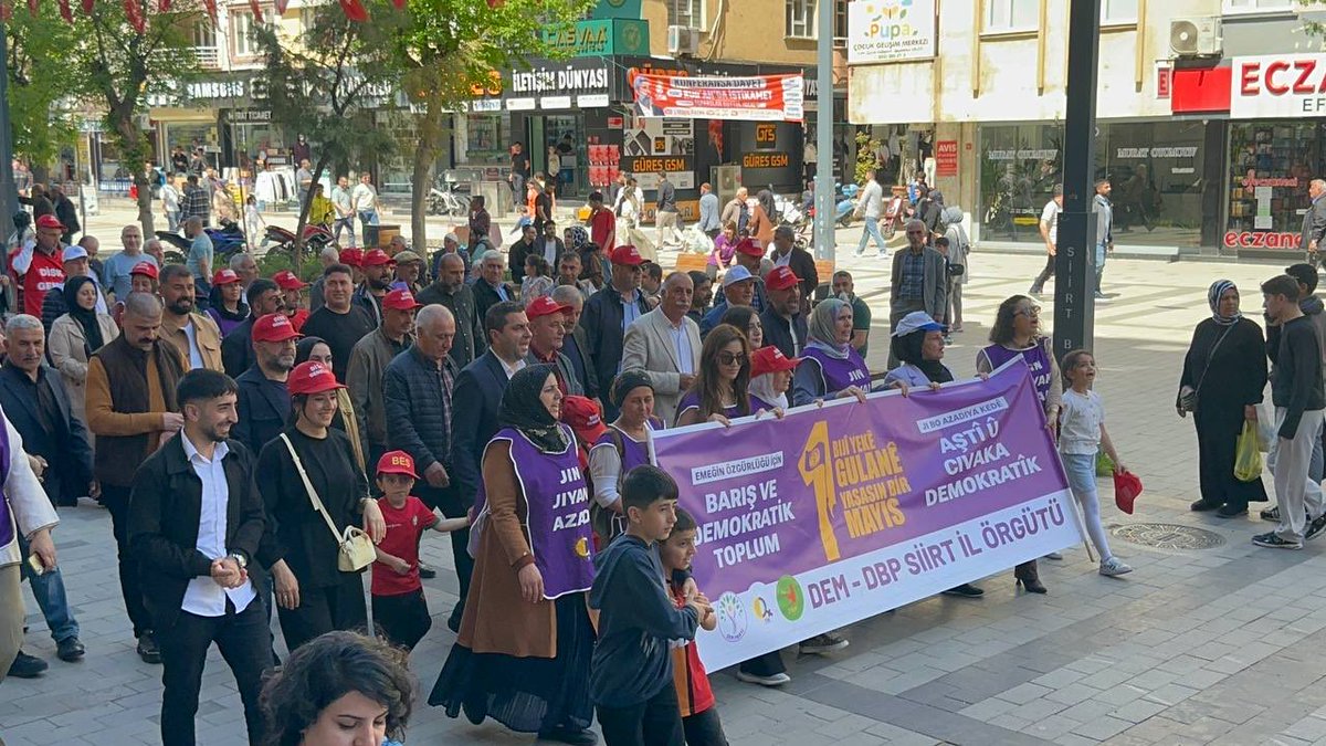 DemSiirt's tweet photo. 1ê Gulanê, Roja Ked, Têkoşîn û Hevgirtinê ya Navneteweyî, me û sazîyen bajêr yên demoratik hevre pîroz kir. 1ê Gulanê li hemî karker û kedkaran pîroz be.

Em ê  têkoşîna xwe ji bo jiyaneke azad, dadmend û demokratîk bidomînin. 

Bijî 1ê Gulanê! https://t.co/4AKnVEDHFH