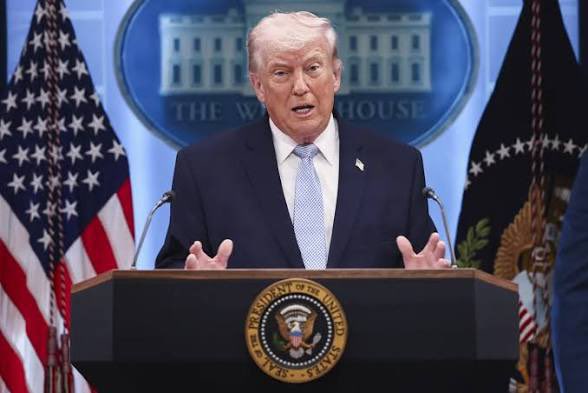 GlobalIndex61's tweet photo. JUST IN - Trump announces increase of EU tariffs to 25% for cars and trucks imported into the United States. https://t.co/auHZMSkwRw