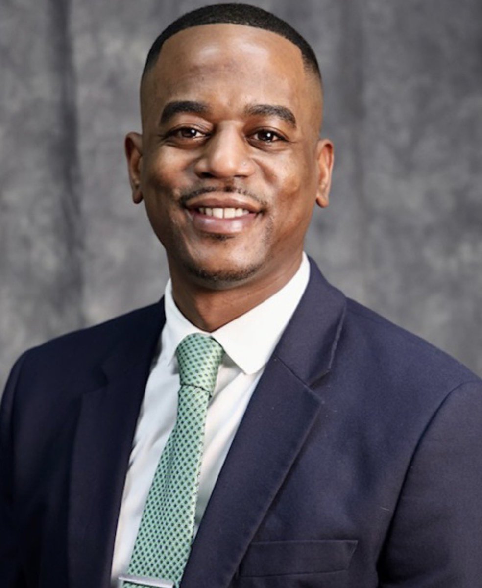 Tinsley_HISD's tweet photo. Happy School Principal’s Day  Dr. Edwards
Today we celebrate the heart of our school—our amazing principal! Your leadership, dedication, and care inspire both students and staff every single day. Thank you for creating a positive environment where everyone can learn, grow! ❤️🍎 https://t.co/E40AiGncYU