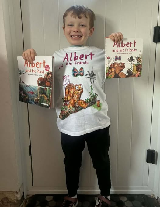 AlbertTortoise's tweet image. Please keep sharing YOUR terrific #ALBERTthetortoise #pictures. Posing now possible with 9 #ALBERT #picturebooks, 3 #BoardBooks &amp;amp; #ActivityBook Alberttortoise.com
#tortoise #bookseries #storytime #illustrated #earlyreaders