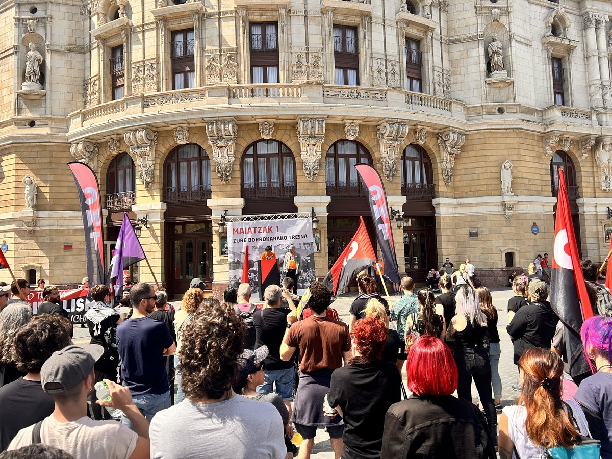 CNTk mobilizazio handi batekin aldarrikatu du Maiatzaren Lehena Bilbon.
Ehunka lagunek Gran Vía zeharkatu dute Plaza Arriagaraino, eta Tubos Reunidos-eko grebalarien mitinarekin amaitu da.

🔗 bilbao.cnt.eus/eu/cntk-mobili…