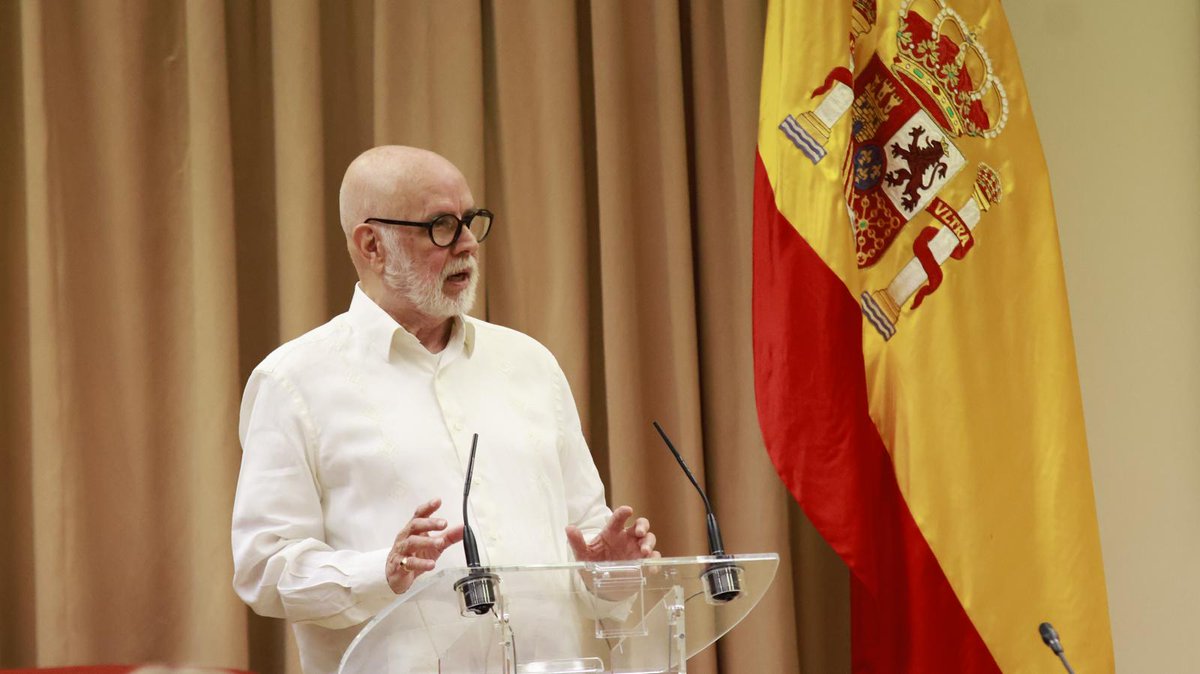 andresraulpaezp's tweet photo. Escuchen @ReporteYa excelente discurso @TinedoGuia en representación #CNP @cnpven al recibir #PremioVictoriaPrego junto al #SNTP Directiva @aprensamadrid @maria_rey periodistas @sntpvenezuela Congreso Diputados #España sig link https://t.co/J2xeYavvKR - @EFEnoticias @amnistia https://t.co/1rQ1cqdlMS