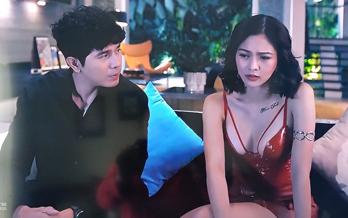 vmind82's tweet image. Just can't get enough of these two! 🫠🫠 ✨✨ Ayan na magkakampi na sila talaga  wlang iwanan PARTNERS ngani pero if naalala ko ang ending haaaay naku! 🥺 Umaasa ako sa ibang or  open ending iWant kami nalang mag iimagine basta wag na yong nakakatrauma 😅 #KimPau #TheAlibi