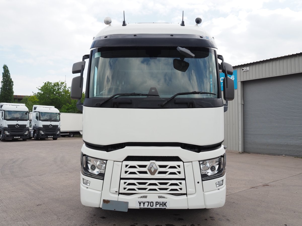 Junction6com's tweet photo. 2020 Renault T480 Sleeper 6x2 Tractor Unit £24750+VAT
6 months driveline warranty, fridge, microwave, 2nd bunk, air horns, sliding fifth wheel, Alcoa Durabright alloy wheels, Euro 6, 477,000 kilometres, for more info please phone 0121 326 6950 or visit https://t.co/4DBR7vRXmd https://t.co/bzsd49dfe6
