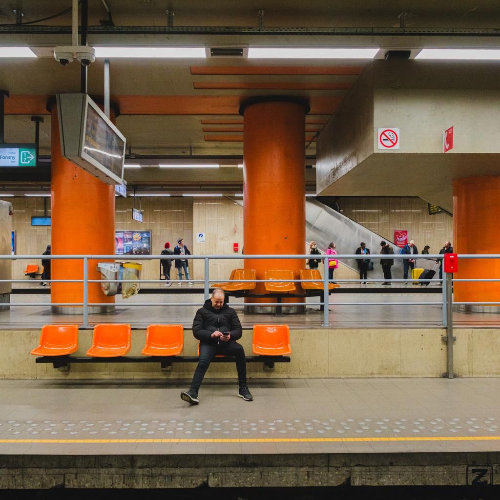 Ztec6's tweet image. Brussels station #photography #fosdem #orange #brown 🔗🧵🔽