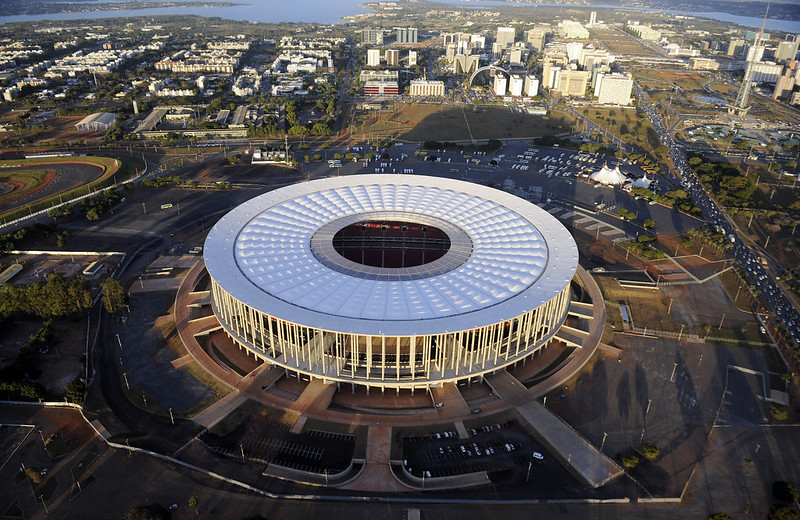 Imagina só uma Copa do Mundo de Clubes no Brasil 🏆🌍🇧🇷👀

Um PSG x Real Madrid no Castelão, um River Plate x Barcelona no Mané Garrincha, um Flamengo x Manchester City no Maracanã!

Existe a possibilidade de rolar em 2029, hein...
