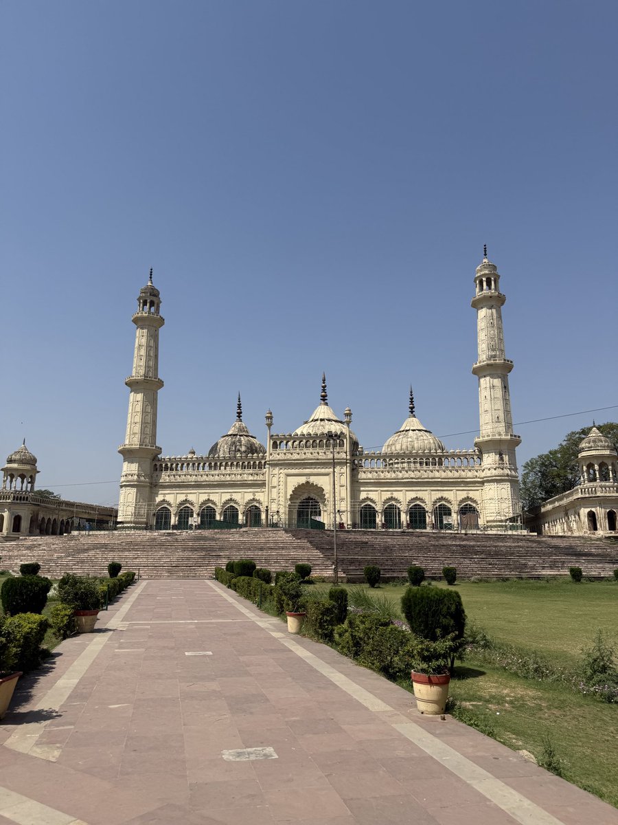 raghavd28's tweet image. Muskuraiye aap Lucknow mai hai… #lucknow #india #architecture