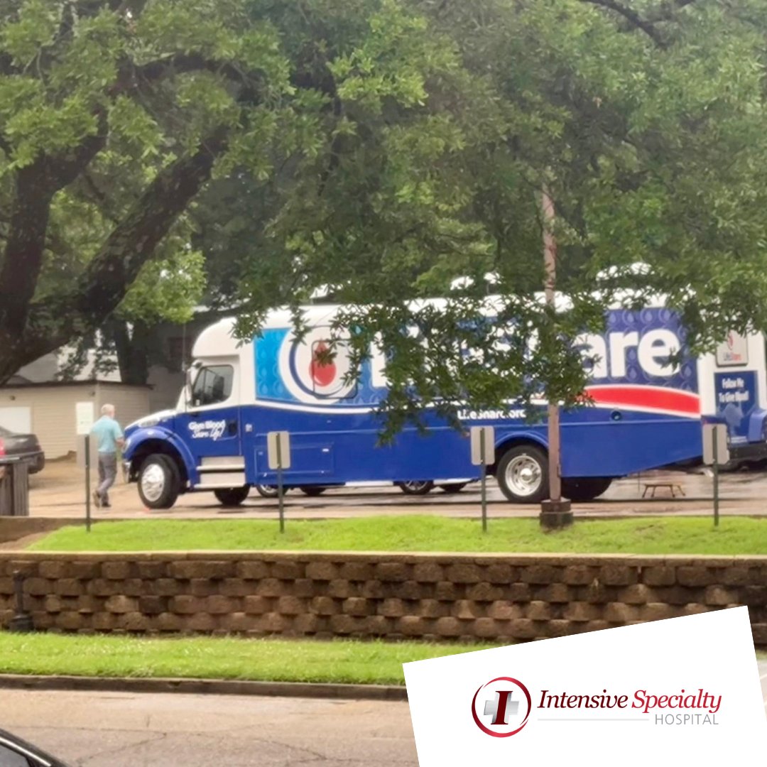 Intensivehosp's tweet image. Rain or shine, we show up to make a difference!

LifeShare visited two campuses for a blood drive, and one of our Big Bosses even braved the rain to donate and help save lives. Now that’s leadership in action! Take a look at some great moments from the day!

#BloodDrive #GiveBack