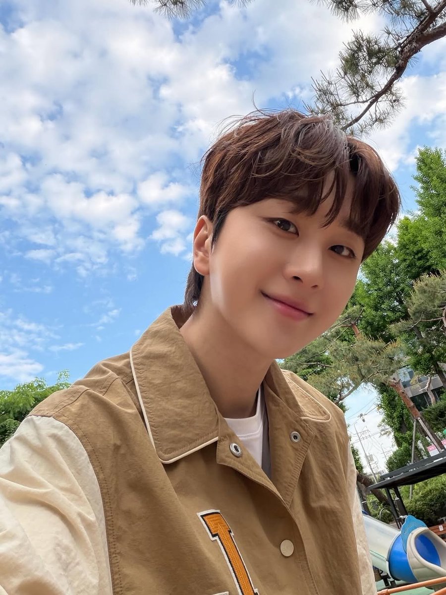 NARA_131's tweet image. 궈니가 행복했다니 다행이넹!!
난 이제야 컨디션 살아났는데 라이브도 비디오콜도 못해서 슬프다😢😢
다른 이벤트가 또 있길바래야지..

#진권 #jinkwon
