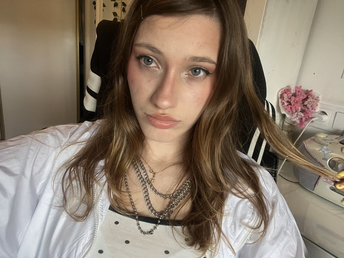 ale 𝜗𝜚 tweet media