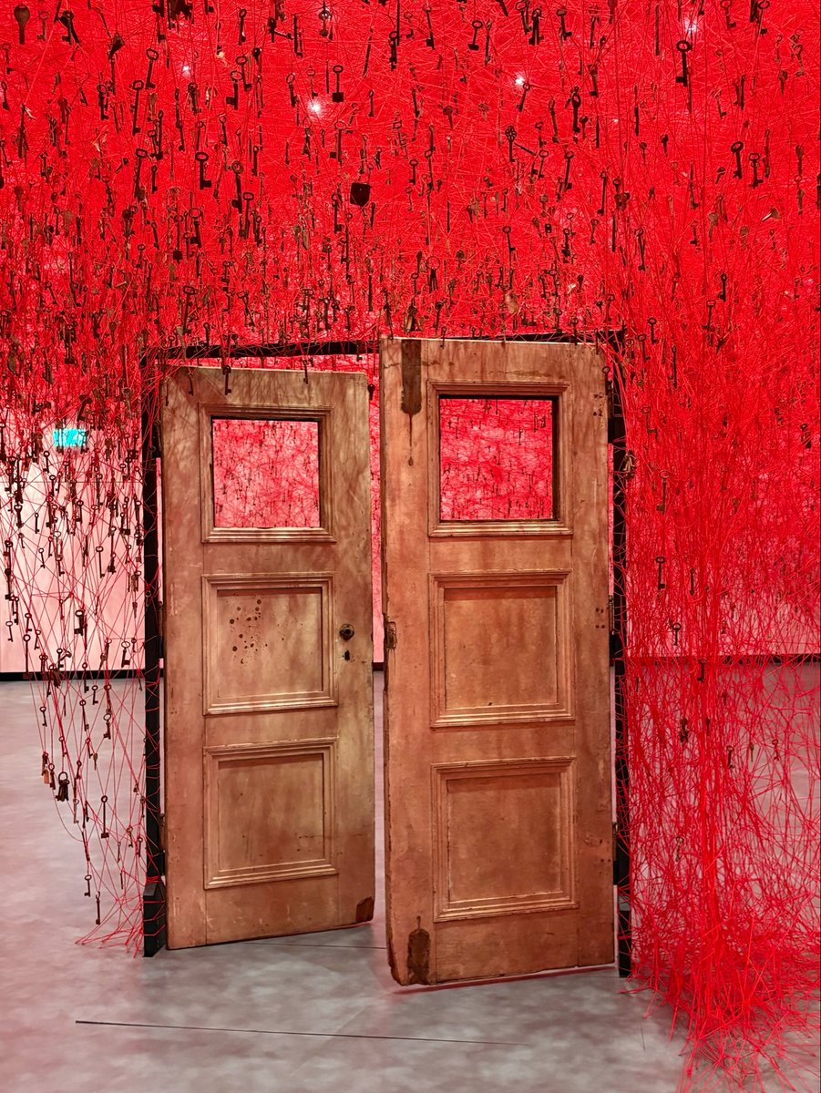 Ina_Christova's tweet photo. Wow #ThreadsOfLife @haywardgallery 🤩❤️ https://t.co/7Rao2jZzfh
