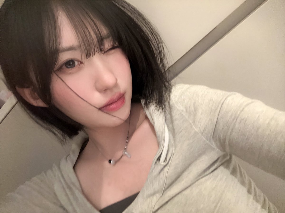 uzza030's tweet photo. 단발했고
마음에들음 https://t.co/r9AG05zH2C