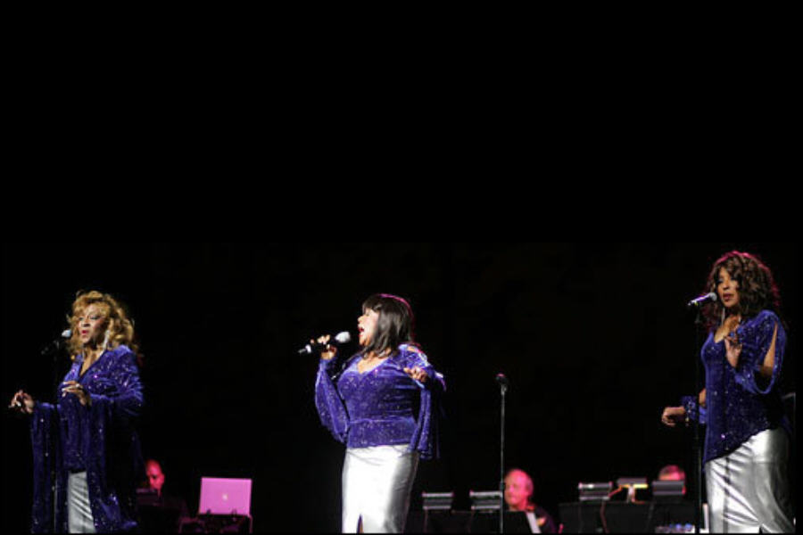 FormerSupremes's tweet photo. #FLOSFRIDAY - Celebrating 40 years of "SUPREME EXCELLENCE" with the #FormerLadiesOfTheSupremes Looking back to 2010 with Scherrie, Lynda &amp; Joyce - https://t.co/BsAKeaemMx Former #Motown #Supremes #Flos40 https://t.co/ZrxhzqHBFZ