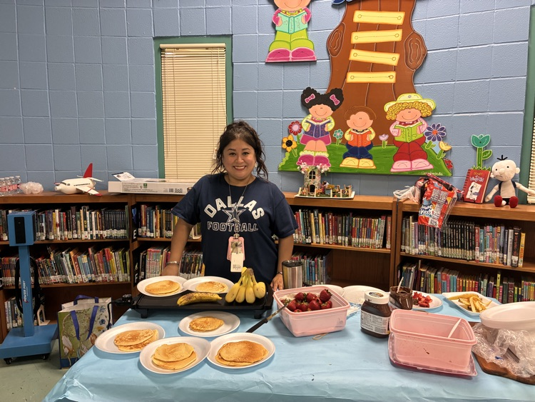 SantaMaria115's tweet photo. 🙏🏼 We would like to extend our sincere gratitude to the parents of Ms. Gonzalez and Ms. Garcia’s 3rd-grade classes. The snacks provided after STAAR testing were a wonderful treat for the students! 🥞 https://t.co/r9V9GmoYNY