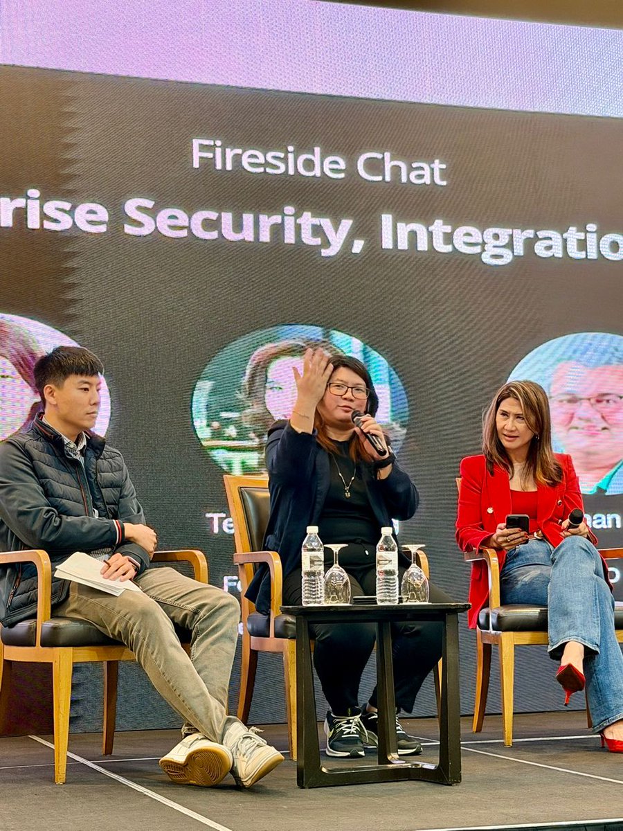 joylinechai's tweet image. Throwback to Valentine’s season ❤️ just before Chinese New Year 🧧

Honoured to join a fireside chat at MacAdmin Malaysia - #Apple Platforms, sharing the stage with global brands like Apple Inc

Thanks Teh Chai Peng for the platform.

 #Leadership #ESG #Tech #Malaysia
