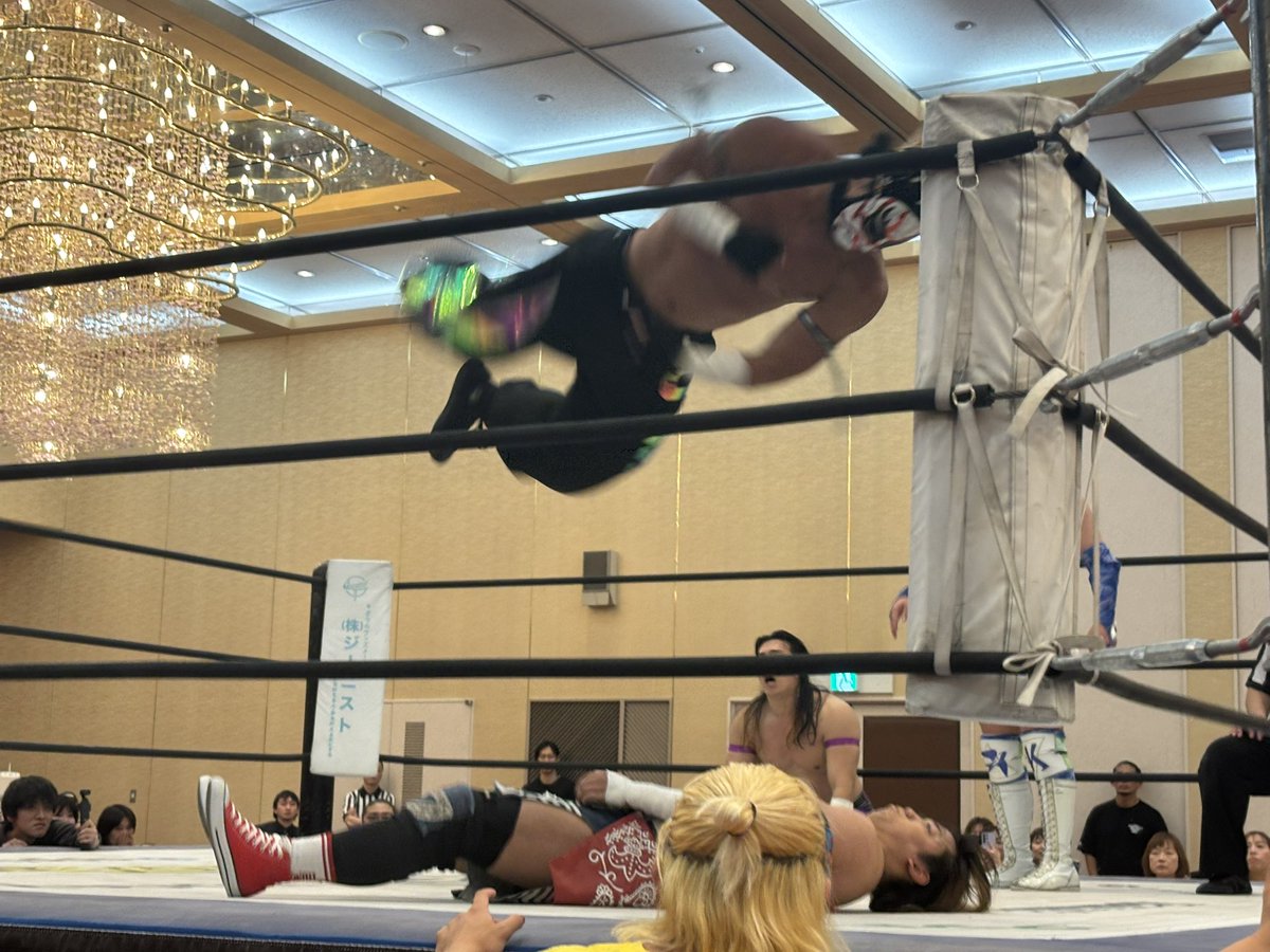 boo_321's tweet photo. 仕事終わりにddtに直行。
面白かったです。
アントン久しぶり。

#ddt 
#ddtpro https://t.co/ocUJ8N2q2e