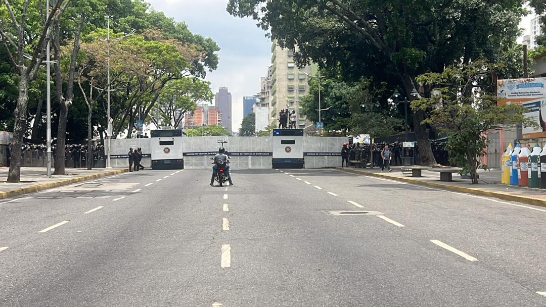 fertineo's tweet photo. Así está la Av. México
foto: @luiskaparada https://t.co/2EbHGplx8i