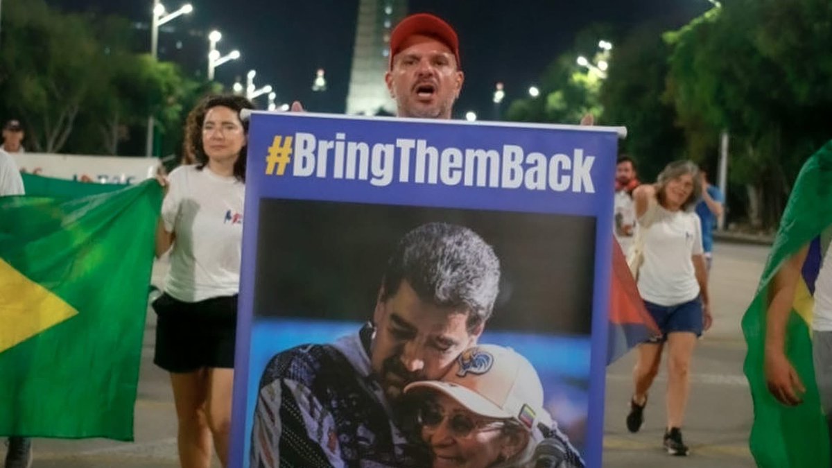🇨🇺 Hoy en La Habana, los cubanos volvieron a alzar la voz por la libertad de Nicolás Maduro y Cilia Flores. Cuba no espera por otros, Cuba siempre esta ahí, Cuba nunca olvida. El presidente legítimo de Venezuela fue secuestrado por el imperio criminal. Las ideas no se encierran.