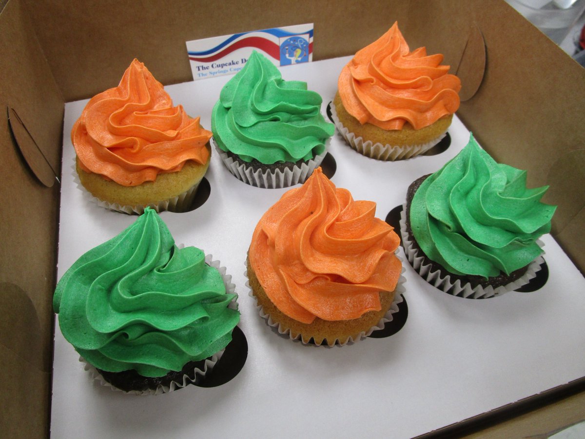 thecupcakedoc's tweet image. Friday flavors: S'more, Peach Cobbler, Peanut Butter Chocolate, Banana Cream Pie, Firefighter's Favorite (Banana Split), Spiked Coffee, Pina Colada, Boston Cream, Coconut, Wedding Cake, South Carolinian (sweet potato/sweet tea), Chocolate, Peak, Red Velvet, &amp;amp;Vanilla #cupcakes!
