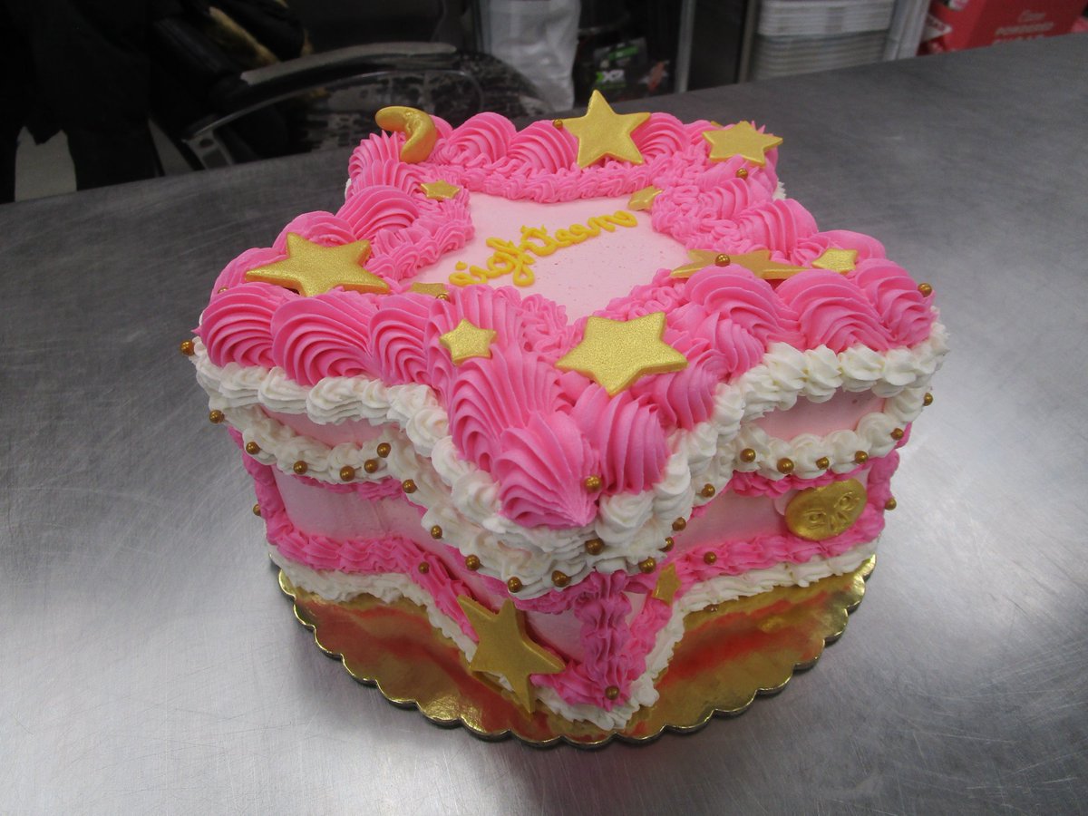 thecupcakedoc's tweet image. Friday flavors: S'more, Peach Cobbler, Peanut Butter Chocolate, Banana Cream Pie, Firefighter's Favorite (Banana Split), Spiked Coffee, Pina Colada, Boston Cream, Coconut, Wedding Cake, South Carolinian (sweet potato/sweet tea), Chocolate, Peak, Red Velvet, &amp;amp;Vanilla #cupcakes!