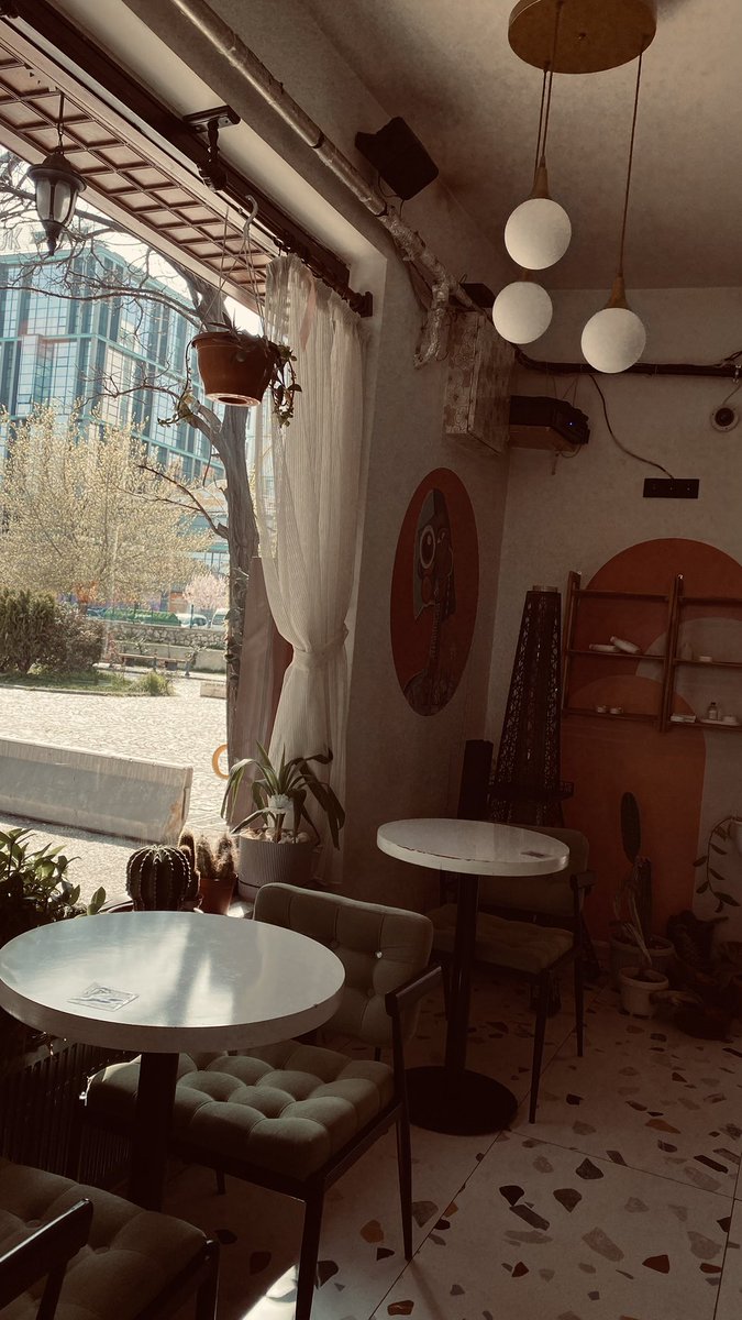 nevisahisolric's tweet photo. “O zamanlar henüz Olric yoktu; hava raporları da günlük bültenlerden sonra okunmuyordu. Henüz durum, bugünkü gibi açık ve seçik, bir bakıma da belirsiz değildi. https://t.co/iJFHd4yMVO