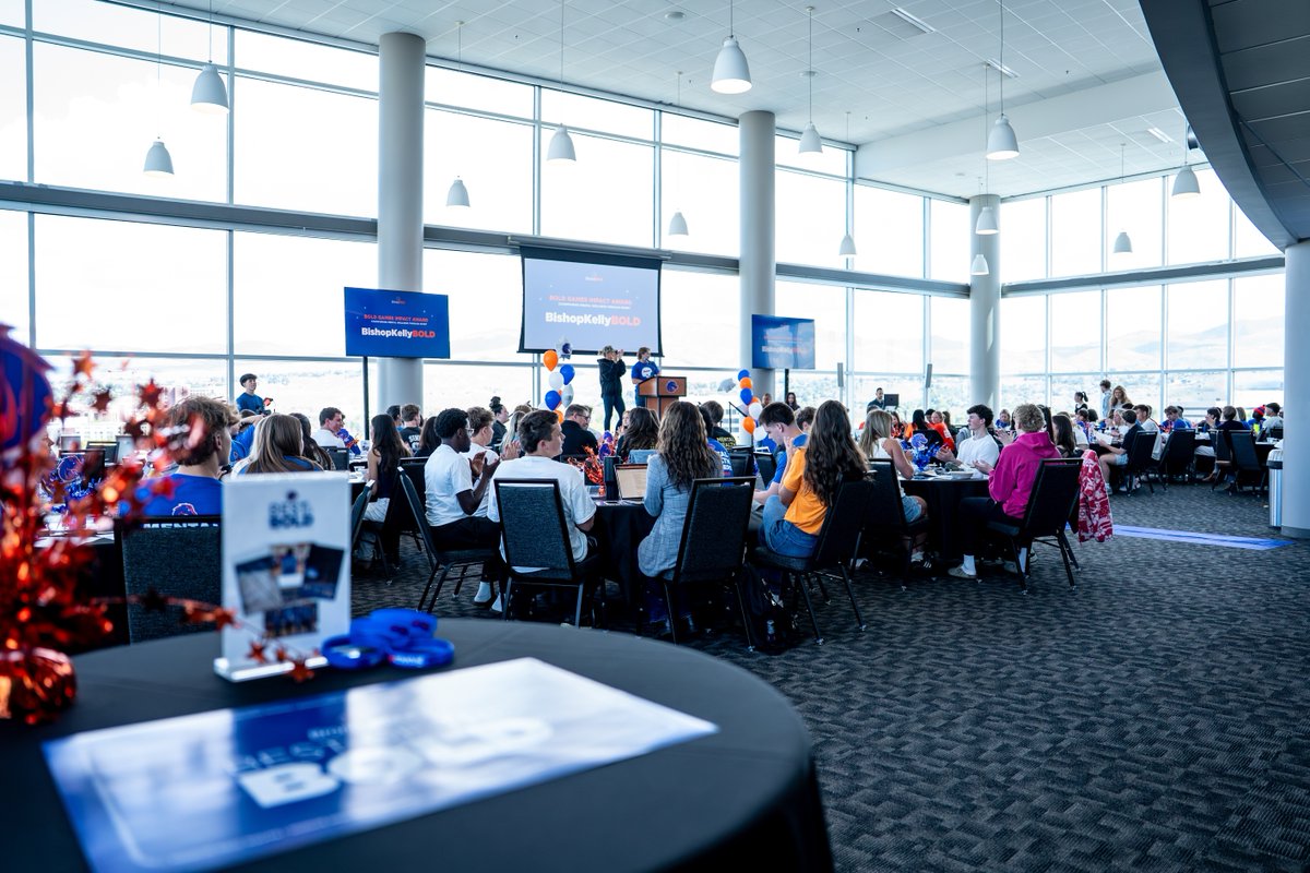 BroncoSports's tweet image. 𝗕𝗘𝗦𝗧 𝗢𝗙 𝗧𝗛𝗘 𝗕𝗢𝗟𝗗 ✨

Earlier this week, we held the first Best of the Bold award ceremony to recognize the achievements of our BroncoBOLD high school ambassador program! Thank you to our staff and student-athletes for hosting this event! 

#BleedBlue | #WhatsNext