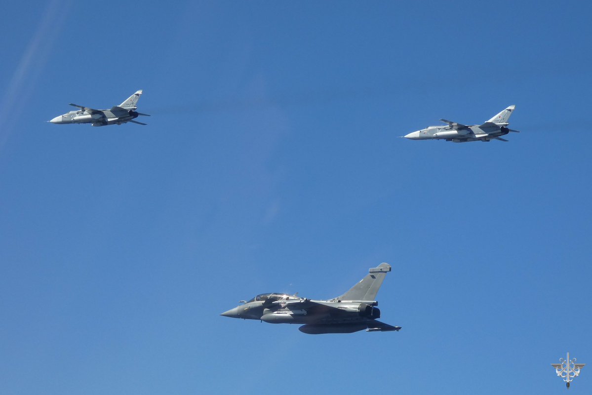 FrenchForces's tweet image. 📍Lithuania | 3,2,1, take-off 🛫

⚡️At very short notice, 🇫🇷Rafale in 🇱🇹 scrambled to escort two 🇷🇺 SU-24s which entered the Baltic states’s airspace without a flight plan 
🤝On their way back, the 🇷🇺 fighter jets were escorted by 🇸🇪 Gripen

🎯Working #together to protect the