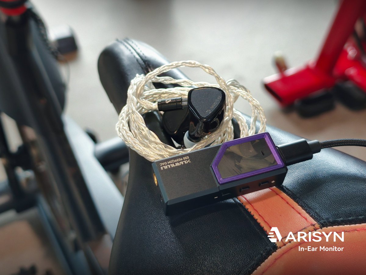 ARISYN_Official's tweet image. skip the holiday crowds and get a good sweat in at the gym instead. 🤩

Put on YUNXIU, press play, and the workout mood kicks in naturally. 

Clean, well-layered sound that makes every session feel better.

#BudgetAudio #Audiophile #Headphones #Earphones  #MusicLovers #ARISYN