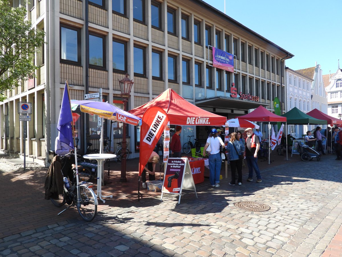 Leif_Mazomeit's tweet image. Ich war heute mit #Volt auf dem Südermarkt in Heide unterwegs: viele Gespräche über faire Löhne, steigende Preise und ein soziales Europa 🇪🇺
Für mich ist klar: Gute Arbeit endet nicht an Grenzen. Zeit, Probleme europäisch zu lösen statt sie national immer wieder neu zu verwalten.