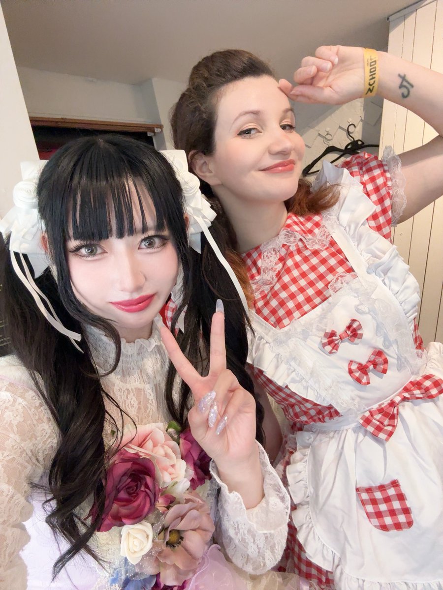 djgtgm's tweet image. 4/24ゆらぴこ主催ライブで共演させて頂いたオーストラリアのLiliさんとブラジルのクラリン(Clara)さん🇦🇺🇧🇷🇯🇵💕
私のヘタクソな英語でもサンリオの話とか音楽の話とか、たくさん語れてとっても嬉しかった！
日本に来てくれた時は私が観光案内するね！浅草にオススメのスッポン料理屋があるよ🐢笑笑