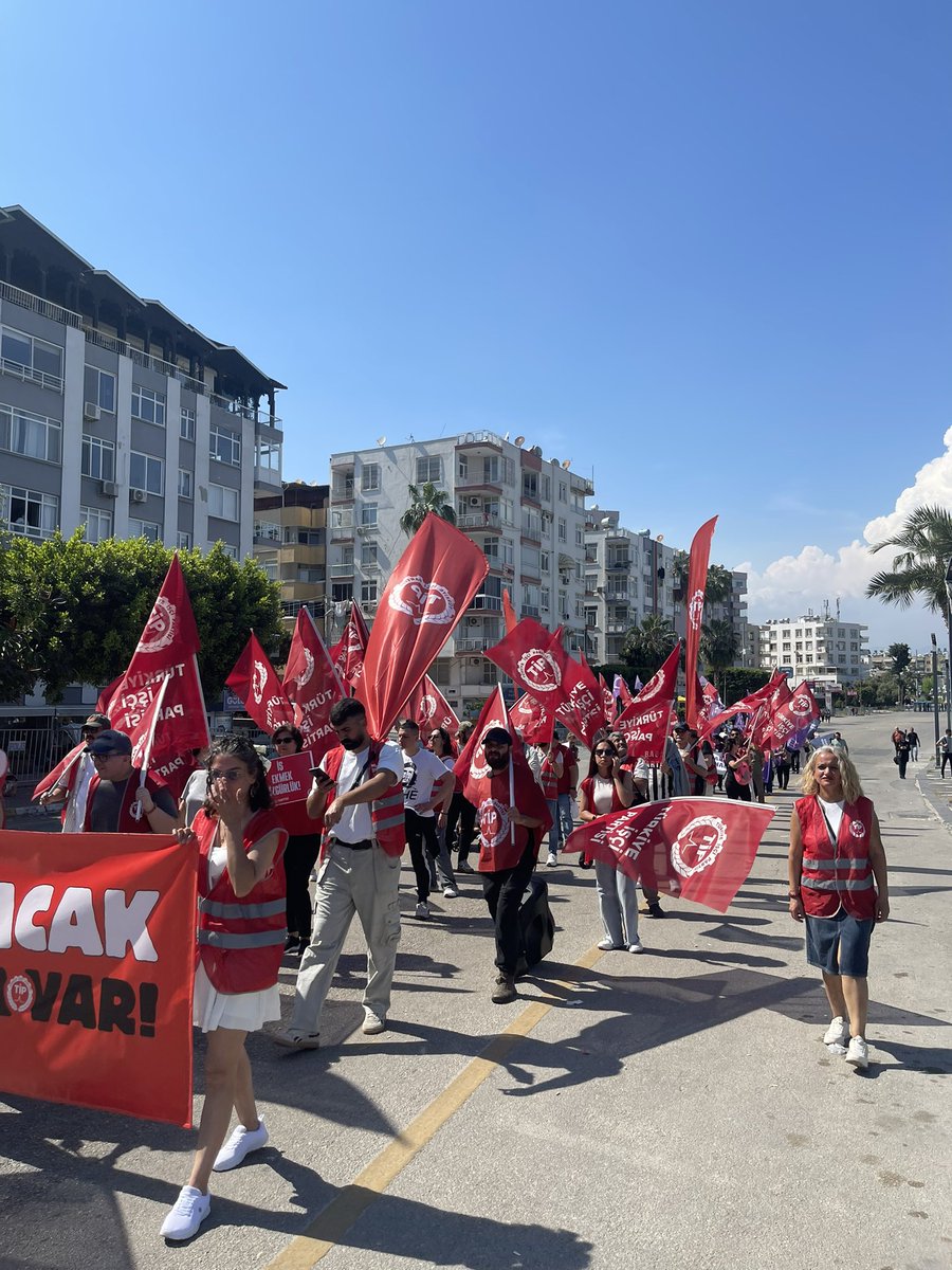 tipmersinil's tweet photo. Hep birlikte kazanacak bir dünya var!

Yaşasın #1Mayıs ✌🏻 https://t.co/CyhjBA7yRl