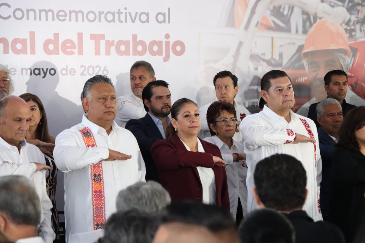 artemisa_laura's tweet photo. Soy una orgullosa sindicalista, luchadora siempre por los derechos de los y las trabajadoras, porque igual que ellos y ellas sé lo que significa el esfuerzo diario para sacar adelante a nuestras familias.

👩🏻‍🏫 Como maestra, madre y poblana, hoy también me siento representada por la presidenta @Claudiashein, una mujer empática y comprometida con el pueblo. Reconozco el trabajo cercano y en territorio del gobernador @armentapuebla_ , quien ha puesto en el centro el #Bienestar de la clase trabajadora.

🫱🏽‍🫲🏼 El 1 de Mayo es muestra de dignidad, identidad, así como la fuerza laboral es motor de la #Transformación.

👩🏻‍💼 Un orgullo ser la oradora oficial en la Ceremonia Cívica Conmemorativa al #DíaInternacionalDelTrabajo 🙋🏻‍♀️, la lucha histórica de los y las trabajadoras es la fuerza de nuestra historia.