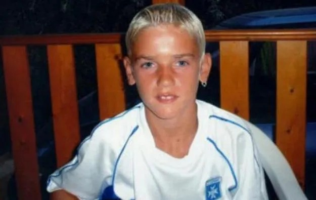 _FootPlus's tweet image. ❓ POUVEZ-VOUS NOMMER CE JOUEUR DE FOOTBALL ? 

👉 Réponse en commentaire ! 

#Football #Quiz