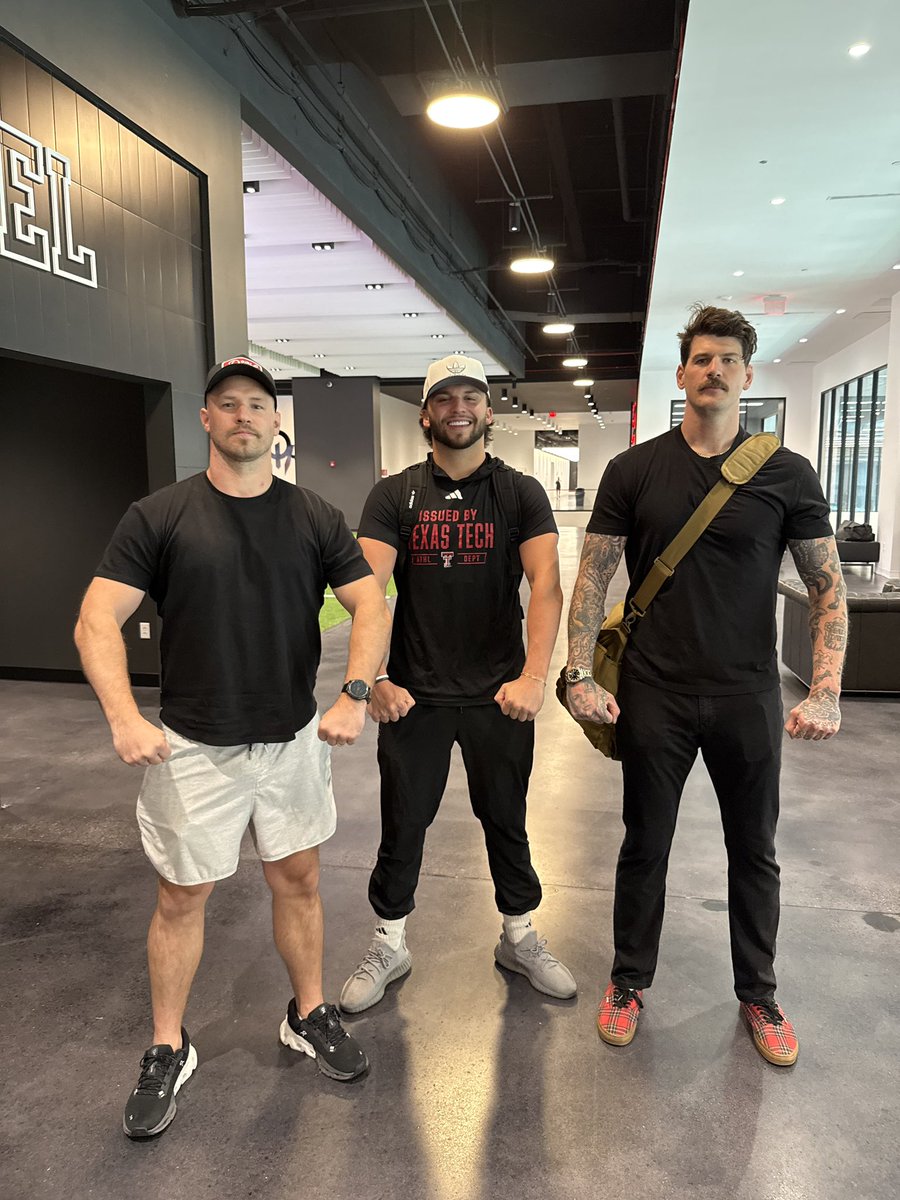Taylor Lewan tweet media