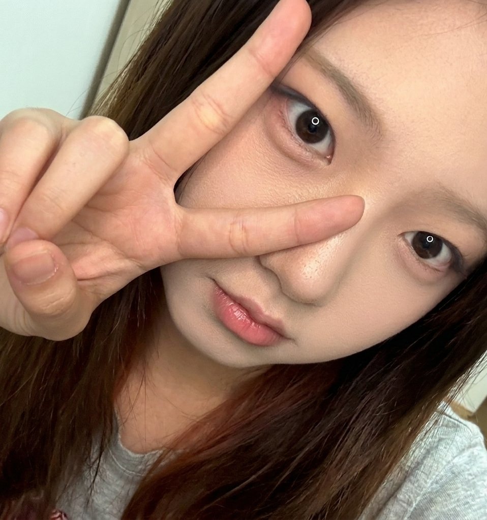 윰 tweet media