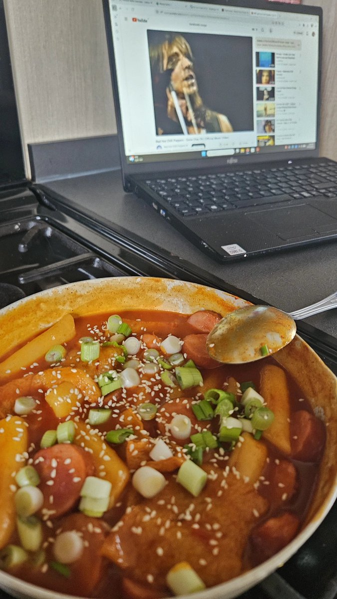 andreaAn43499's tweet image. How do girls find guys to sold their socks or other personal stuff to them? 
I made for the first time Tteokbokki yumm!!! 

#food #cooking #money #sidejob