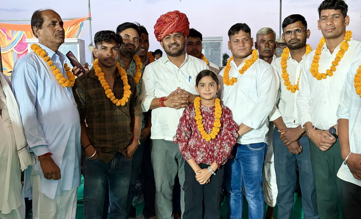chandusainishp's tweet image. हमेरिया में
शादी के इस मंगल अवसर पर शामिल होकर
खुशियों से भरे माहौल का साक्षी बना।
रिश्तों की मिठास और अपनापन
हर पल को खास बना देता है।
नवविवाहित जोड़े के जीवन में
सदा खुशियाँ, प्रेम और समृद्धि बनी रहे—यही शुभकामनाएँ।

#cpsaini #chandraprakashsaini #rajasthan