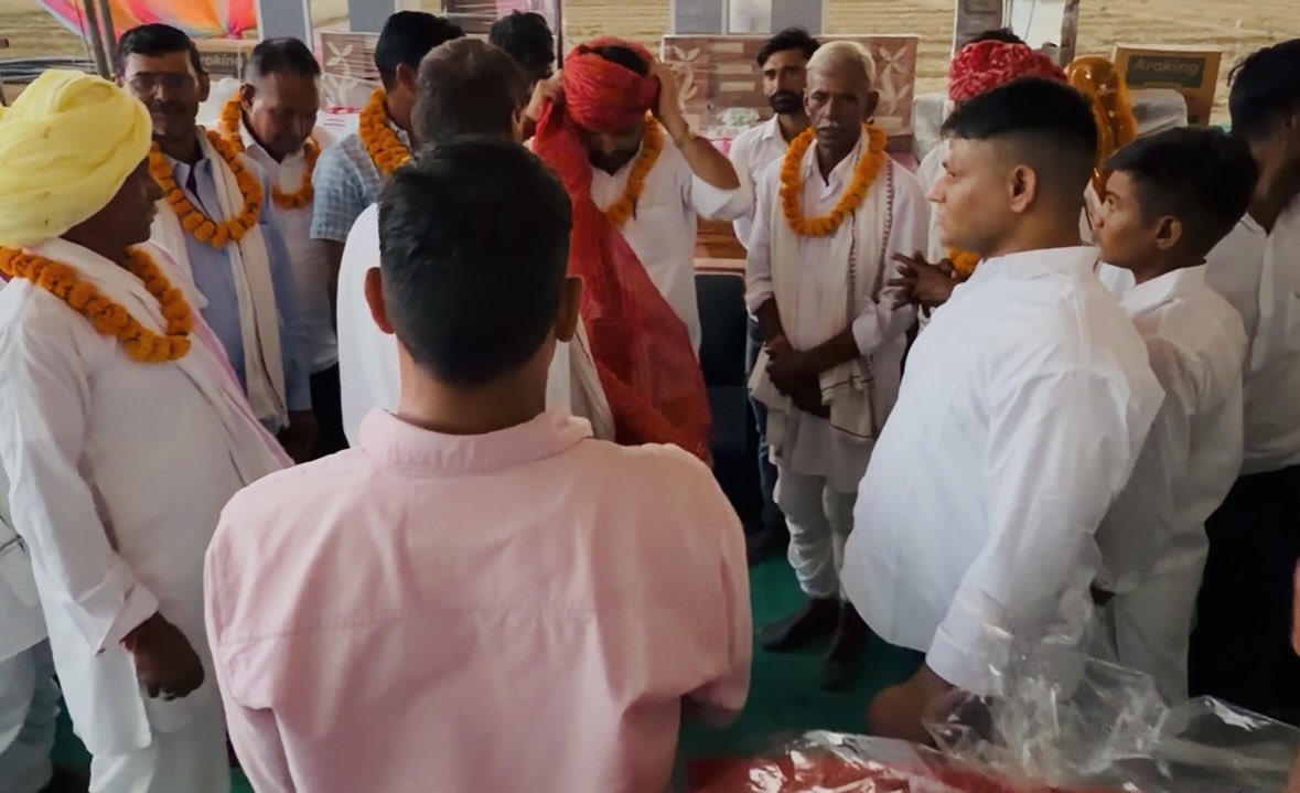 chandusainishp's tweet image. हमेरिया में
शादी के इस मंगल अवसर पर शामिल होकर
खुशियों से भरे माहौल का साक्षी बना।
रिश्तों की मिठास और अपनापन
हर पल को खास बना देता है।
नवविवाहित जोड़े के जीवन में
सदा खुशियाँ, प्रेम और समृद्धि बनी रहे—यही शुभकामनाएँ।

#cpsaini #chandraprakashsaini #rajasthan