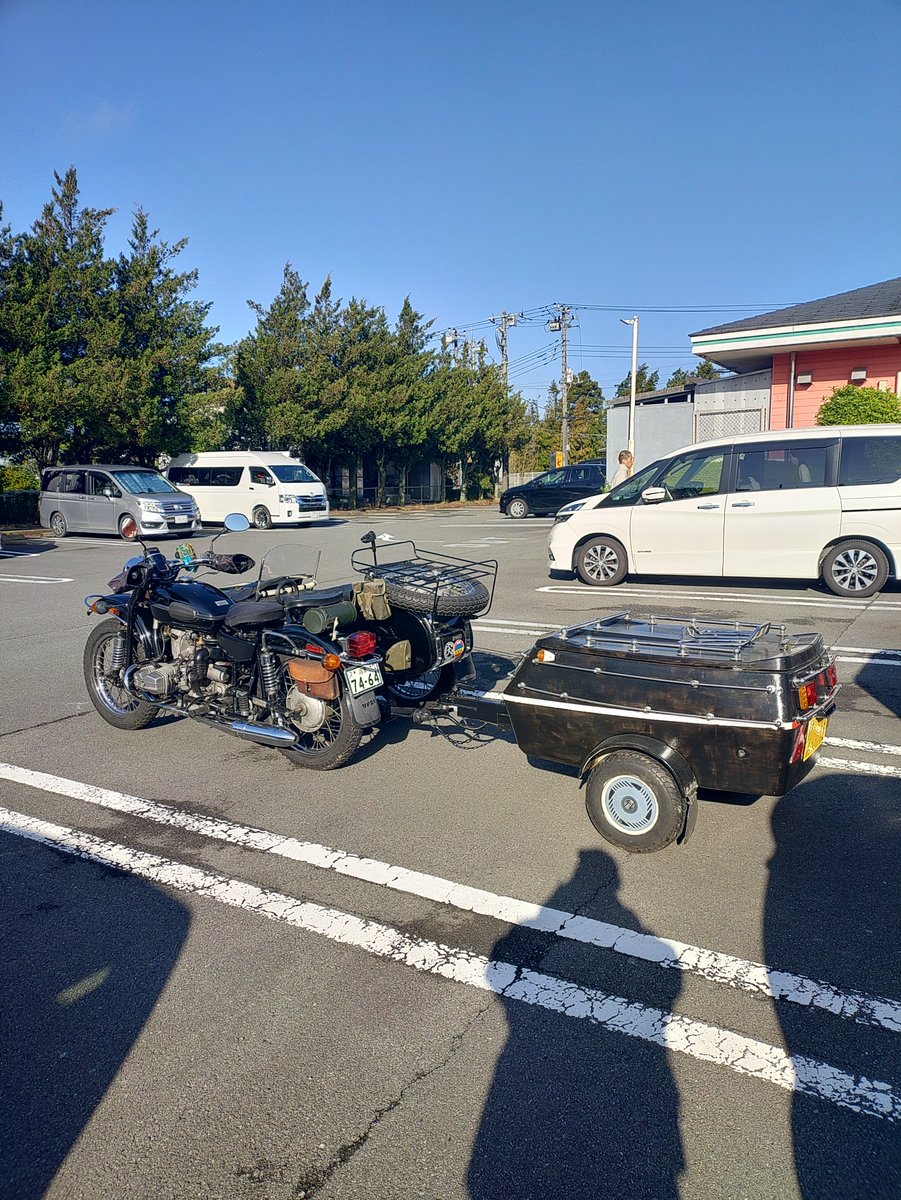 uralsatou's tweet photo. 本日は
5輪にて朝霧野営場に行きます。
荷物満載だと坂道キツイでも法定速度出てます。 https://t.co/OSVjiXDXIU