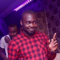 iamDonchidex's tweet photo. I never actually say hi to my friends, I just make stupid faces at them from a distance. https://t.co/SxIbsURelX