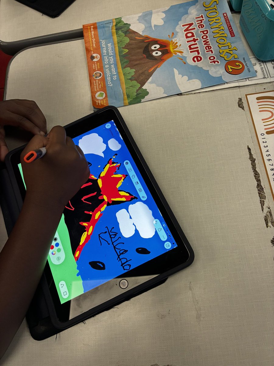 growreadlearn's tweet image. My students wrapped up Week 1 of our topic-driven unit on volcanoes 🌋using @Scholastic Storyworks 2. They animated and sketched their ideas using @AppleEDU #Keynote to bring their learning to life in creative ways 🎨💻
#RISDDreamBig #hppmbobcats #LegacyBuilders