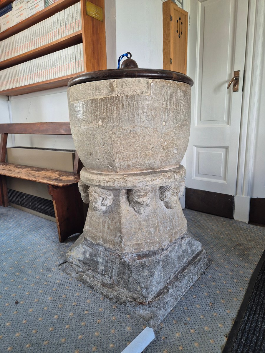 TheHistoryMouse's tweet image. A bit of an oddity from #StMarySaltford #Somerset for #FontsOnFriday

Elements of this font could span C12 and C13. Either way it's rather unusual. Basin separated from octagonal frustum stem by a toroidal polyhedron. Square base with chamfered corners. Heads to each face of stem