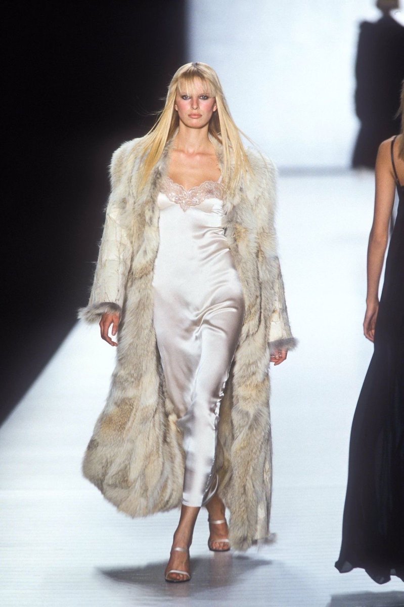 pYSLrada's tweet photo. celiné fw2001 https://t.co/19uoi2KS9T