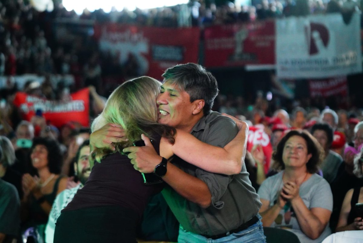 vilcalejandro's tweet photo. Un gran acto de la militancia y simpatizantes del PTS con un estadio de Ferro repleto. Un paso muy importante hacia el desafío de construcción de un gran partido que se proponga organizar un poder de la clase trabajadora para derrotar el plan de Milei y los gobernadores de acuerdo al FMI y los grandes empresarios. Nos vemos el 23 de mayo en Jujuy para discutir este gran proyecto junto a nuestra compañera @myriambregman y decenas de dirigentes sindicales, estudiantiles, mujeres y de las organizaciones sociales y comunidades indígenas. Nos preparamos para decidir cómo hacer que el futuro sea nuestro, de las mayorías trabajadoras y el pueblo pobre.